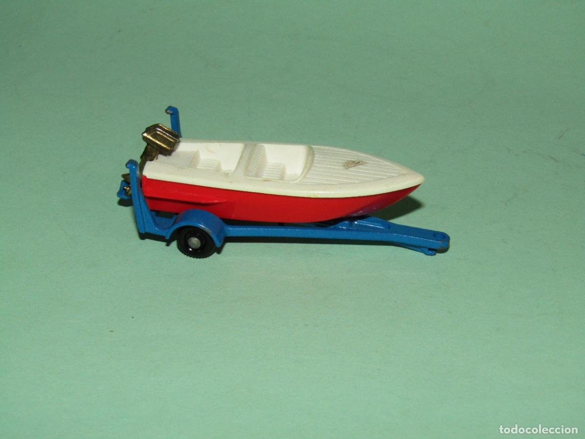 Juguetes antiguos: Antiguo Remolque con Barca Fuera Borda de MATCHBOX por LESNEY Made in England