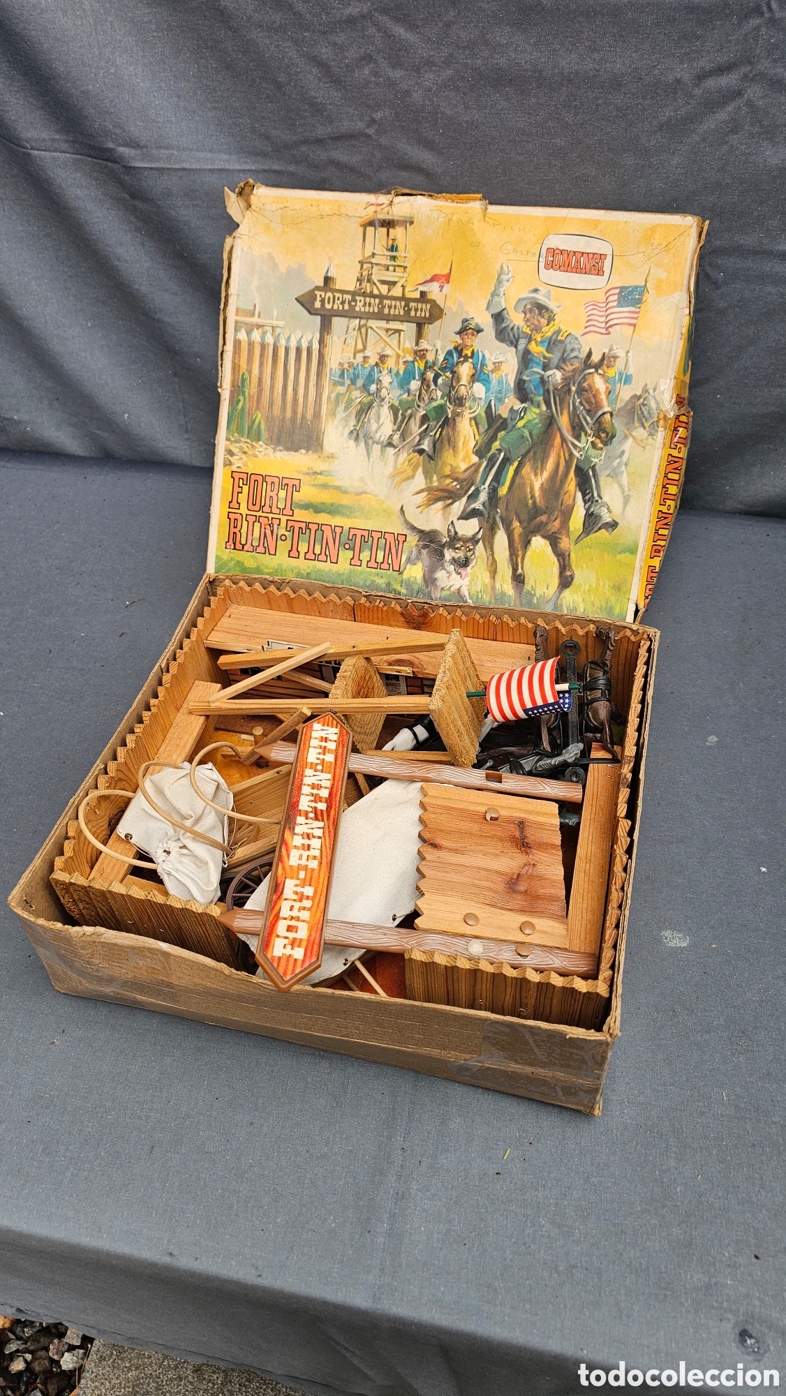 Juguetes antiguos: Fort&iacute;n Rin Tin Tin de la marca Comansi d&eacute;cada 60/70