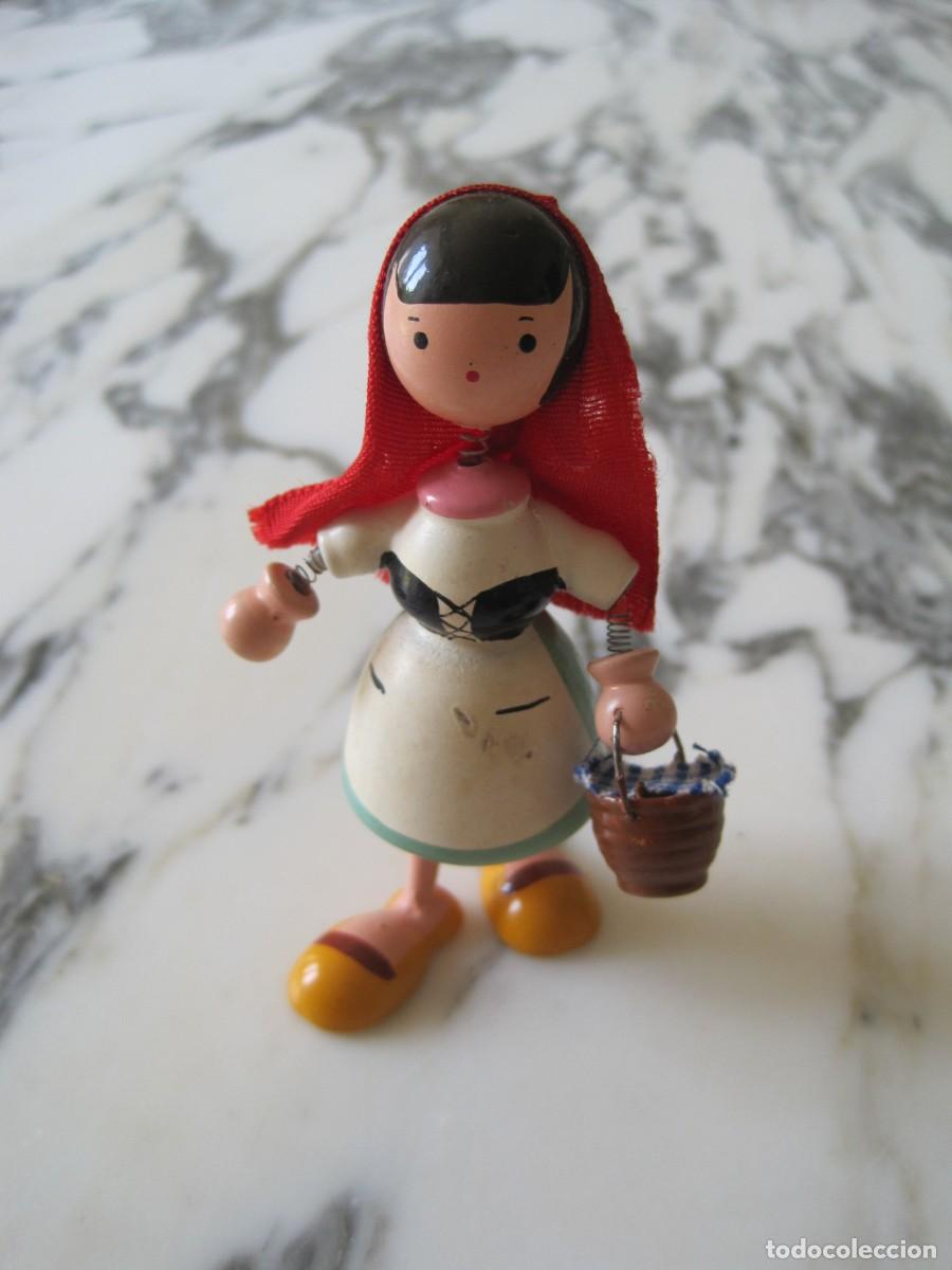 Juguetes antiguos: CAPERUCITA ROJA - FIGURA DE MADERA POLICROMADA - GOULA