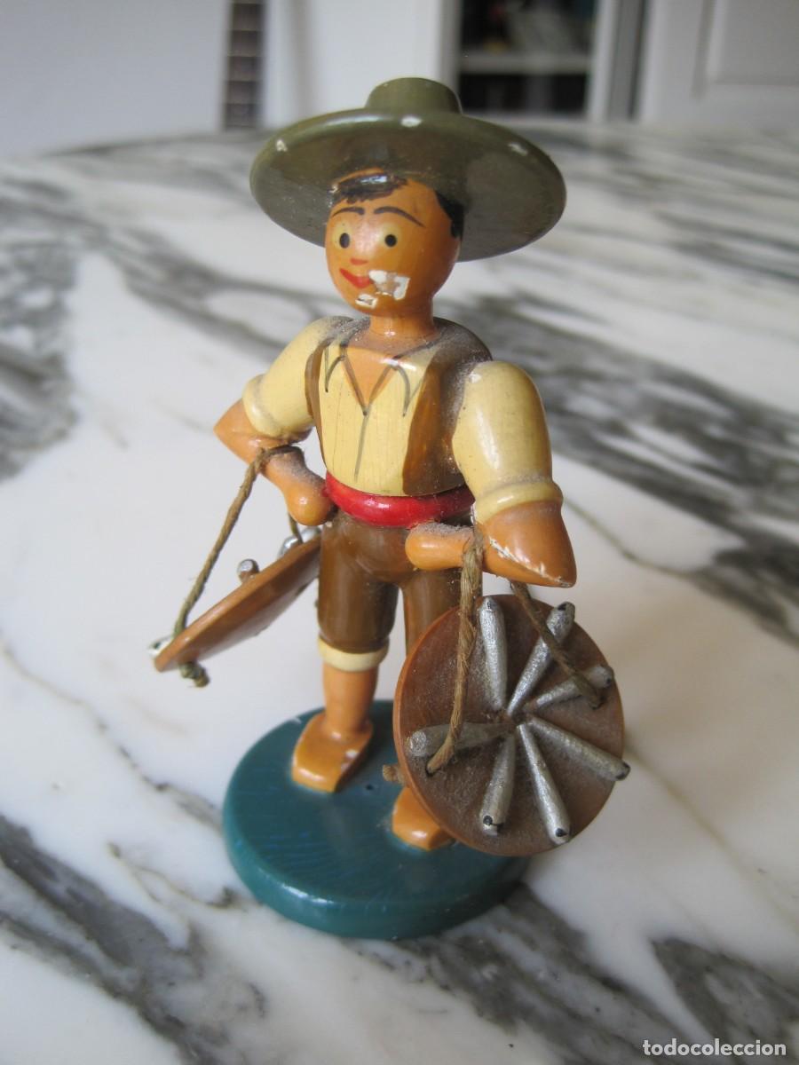 Juguetes antiguos: CENACHERO DE MADERA POLICROMADA - FIGURA