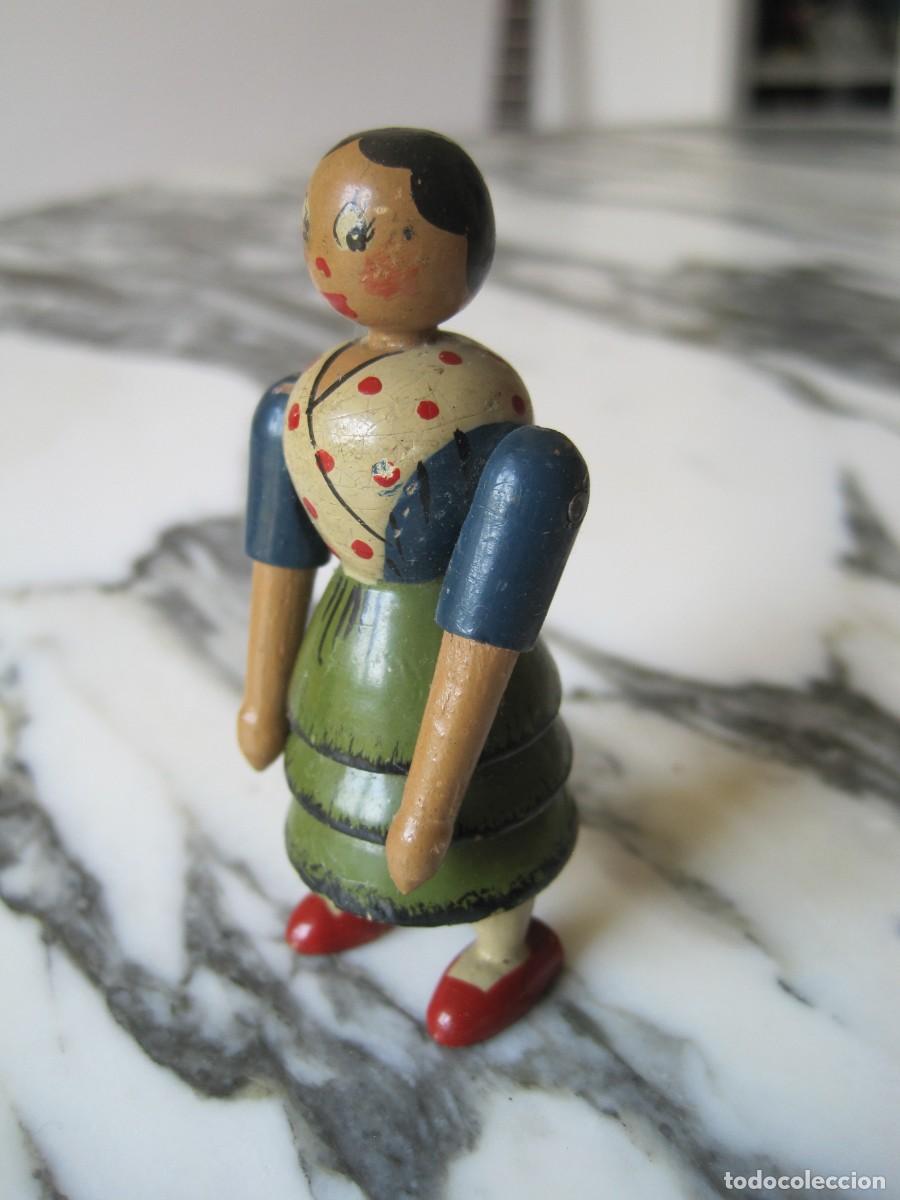 Juguetes antiguos: ANTIGUA FIGURA DE MADERA POLICROMADA - CAMPESINA - A&Ntilde;OS 30-40