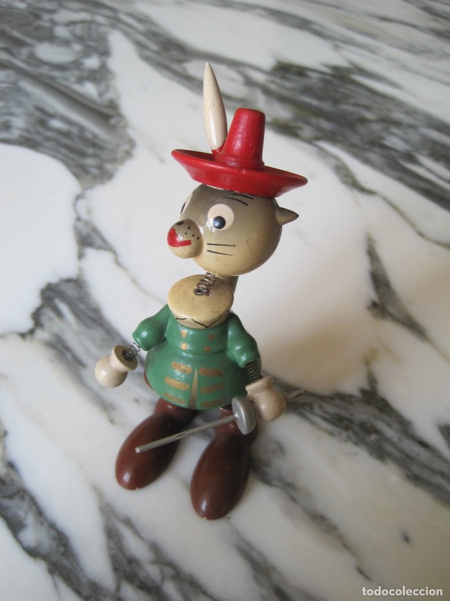 Juguetes antiguos: GATO CON BOTAS - FIGURA DE MADERA - GOULA