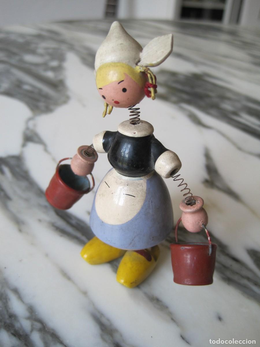Juguetes antiguos: CAMPESINA CON CALDEROS - CUBOS - FIGURA DE MADERA TIPO GOULA
