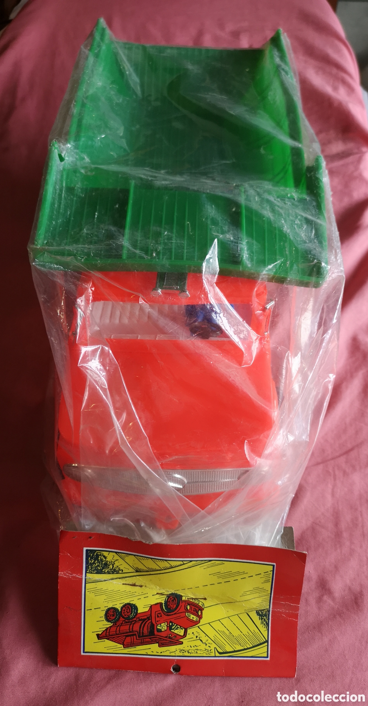 Juguetes antiguos: Karpan. Cami&oacute;n volquete grande. De 47 cm. Rojo-verde. SIN ABRIR. ALGO ROTO. A&ntilde;os 80.