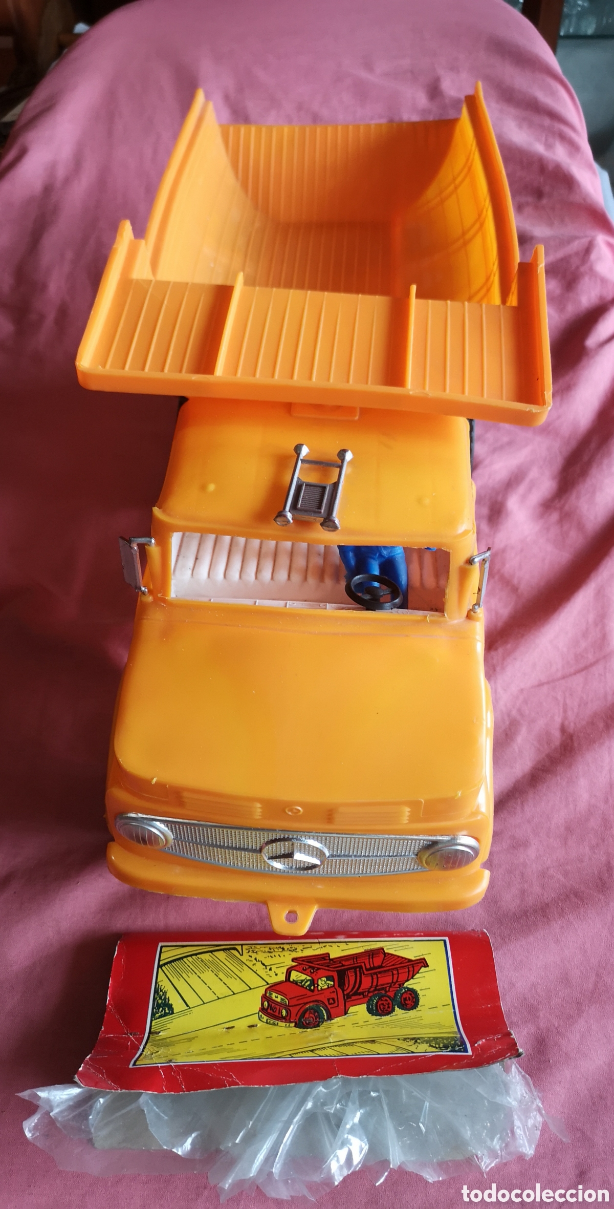 Juguetes antiguos: KARPAN. Cami&oacute;n volquete grande de 47 cm. Amarillo MOP. SIN USAR. ROTO. A&ntilde;os 80.