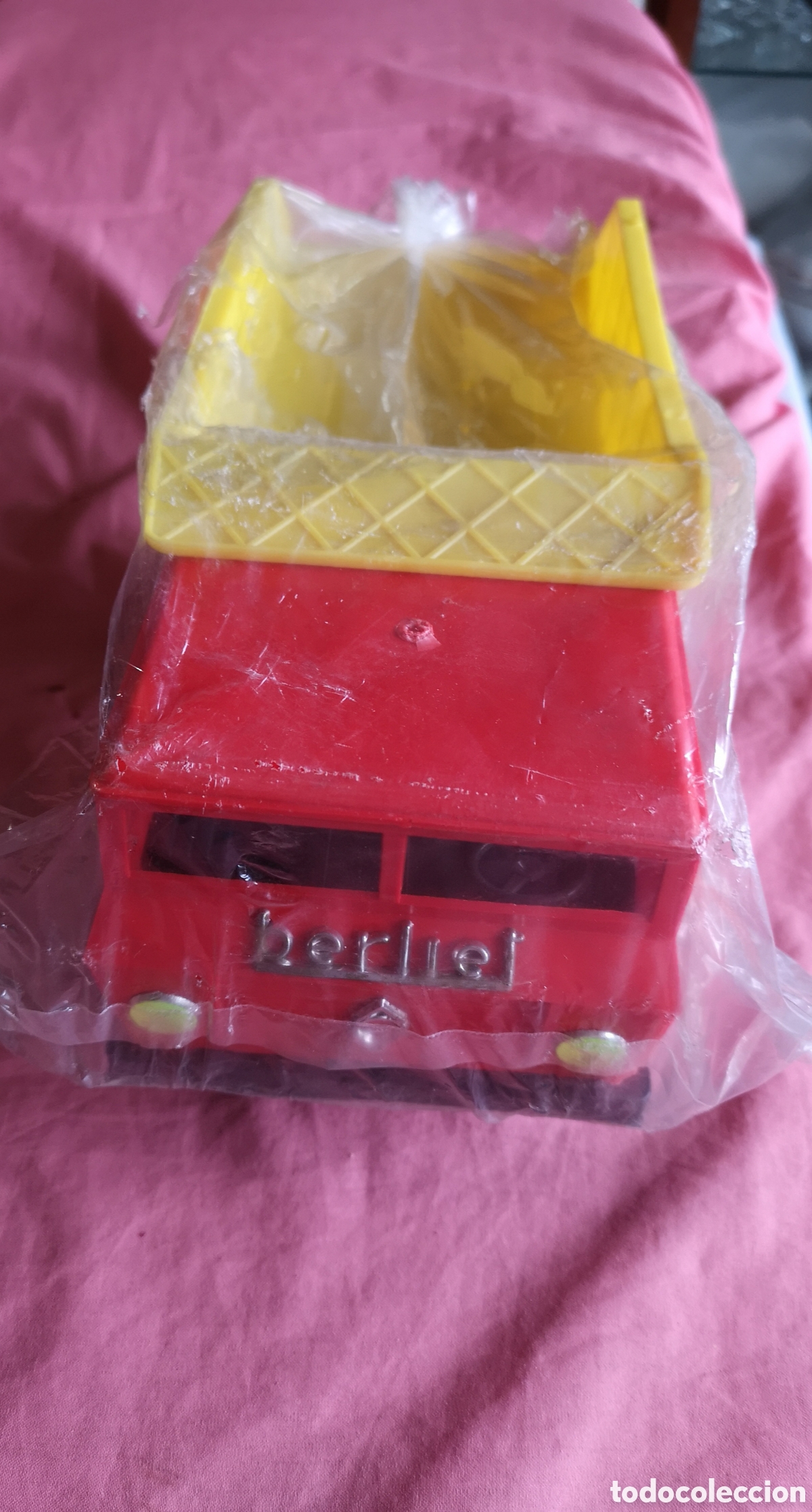 Juguetes antiguos: Cami&oacute;n volquete Berliet. DE 33CM. Cabina roja. SIN USAR. Bernabeu Gisbert a&ntilde;os 70.