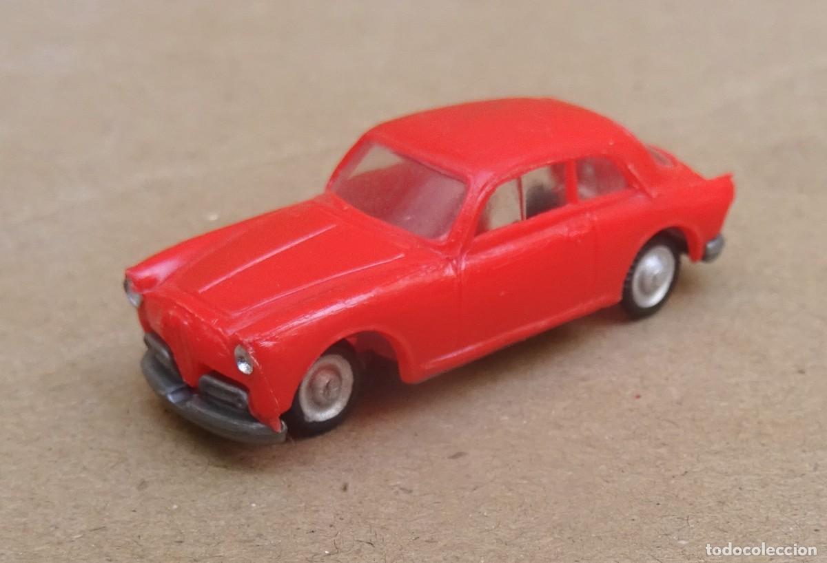 Juguetes antiguos: ALFA ROMEO GIULIETTA SPRINT marcado num en base
