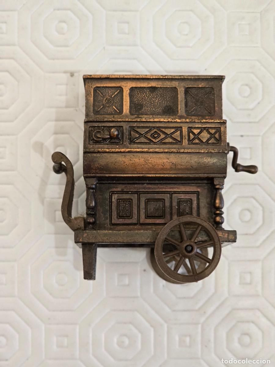 Juguetes antiguos: SACAPUNTAS ORGANILLO PLAYME REF. 994 - MINIATURA METAL AFILAL&Aacute;PIZ