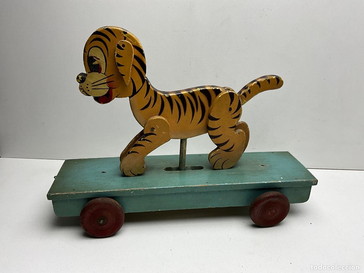 Juguetes antiguos: ANTIGUO GATO O TIGRE DE ARRASTRE EN MADERA PINTADA - RUEDAS CHAPA - ORIGINAL D&Eacute;NIA - CON ETIQUETA