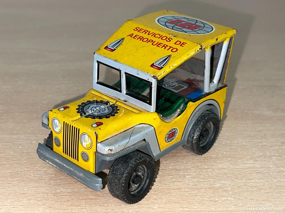 Juguetes antiguos: Payva JEEP Servicios de Aeropuerto IB Iberia fricci&oacute;n a&ntilde;os 70 Made in Spain paya rom&aacute;n land rover