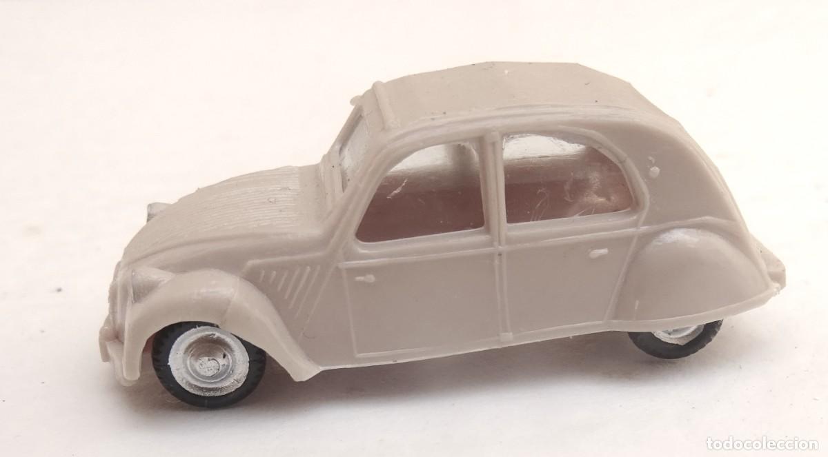 Juguetes antiguos: EKO Citroen 2cv Color beige pastel