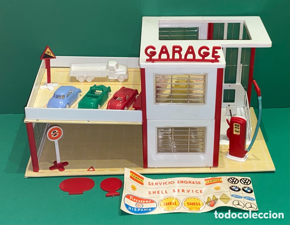 Juguetes antiguos: Antigua Caja con Garaje Montable de Juguetes CEFA Celulosa Fabril Fabricado en Espa&ntilde;a - A&ntilde;os 60.