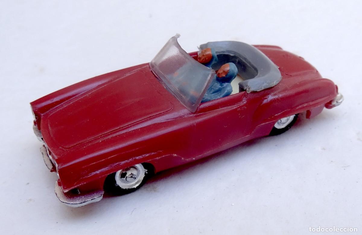 Juguetes antiguos: EKO Mercedes 190 SL Coup&eacute; con pasajeros