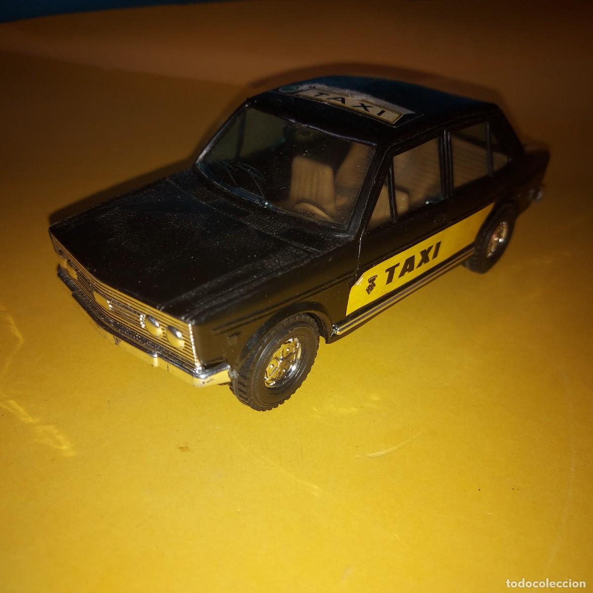 Juguetes antiguos: ANTIGUO TAXI DE BARCELONA SEAT 131 DE KARPAN