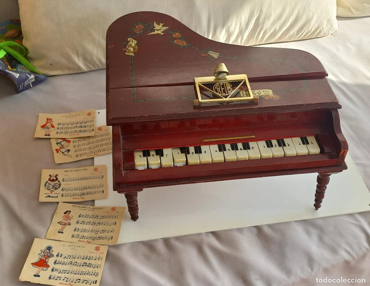 Juguetes antiguos: Piano de cola infantil a&ntilde;os 50 en madera. Reig, modelo Minu&eacute;. n&ordm; 735.
