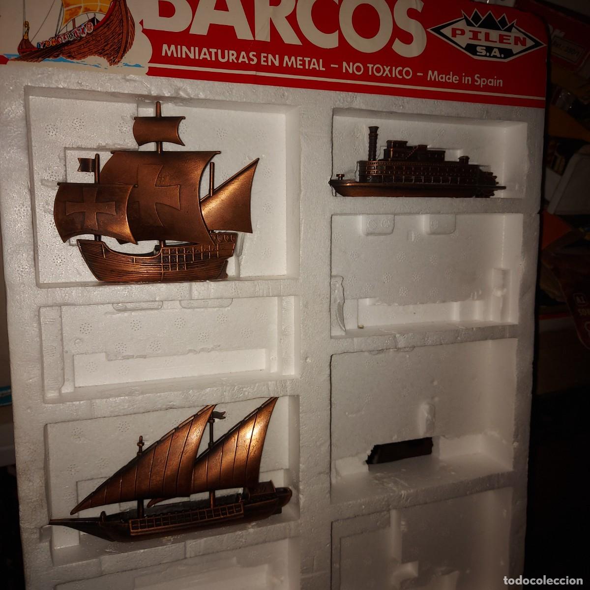 Juguetes antiguos: PILEN , EXPOSITOR BARCOS, MINIATURAS EN METAL CON 3 BARCOS