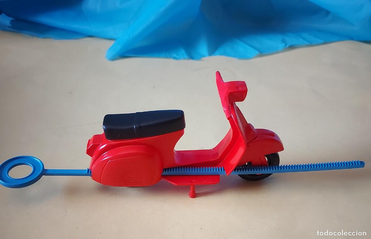 Juguetes antiguos: MOTO VESPA DE CLIM . MIDE 15CM