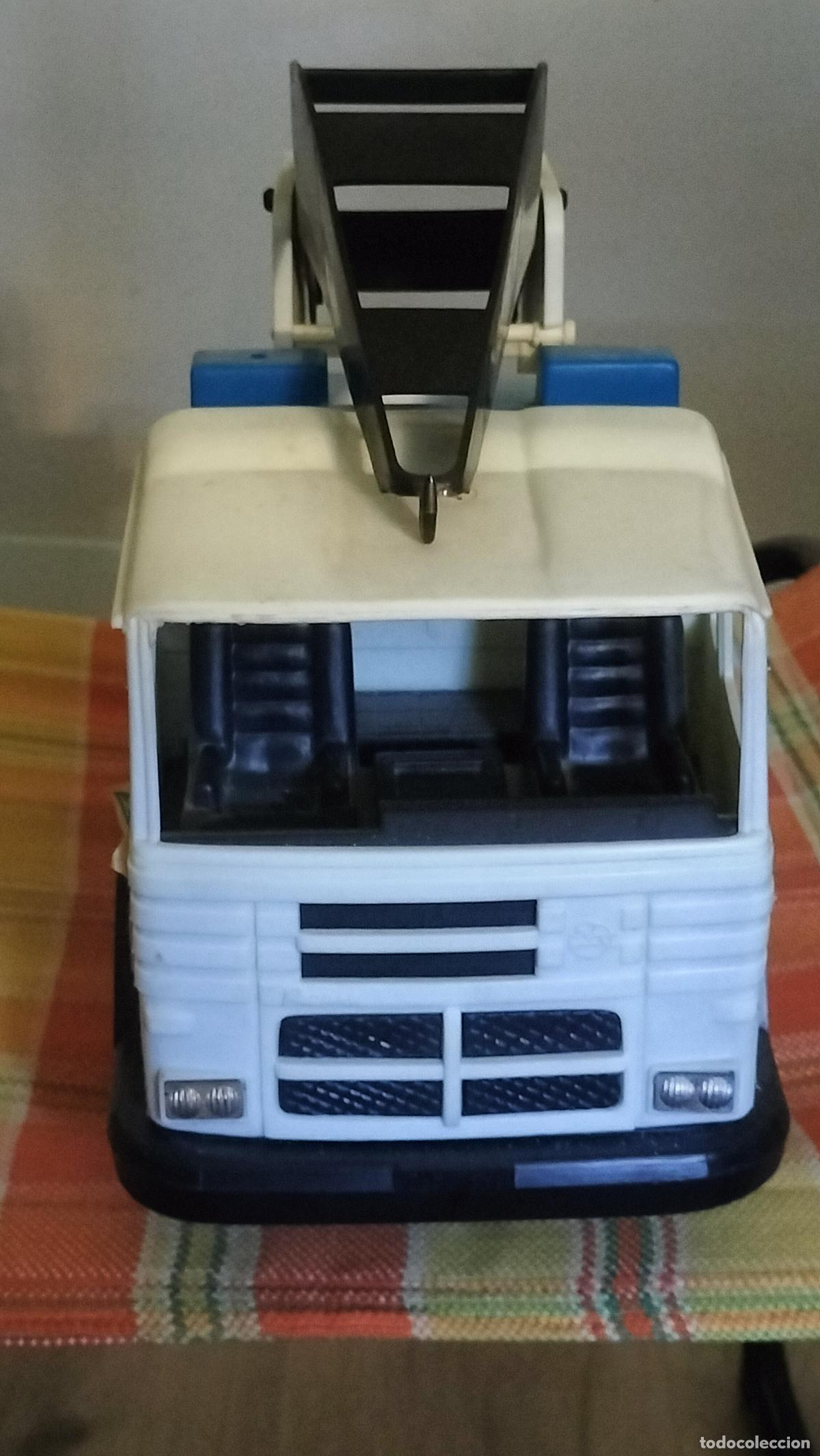 Juguetes antiguos: ANTIGUO CAMION PEGASO GRUA DE KARPAN