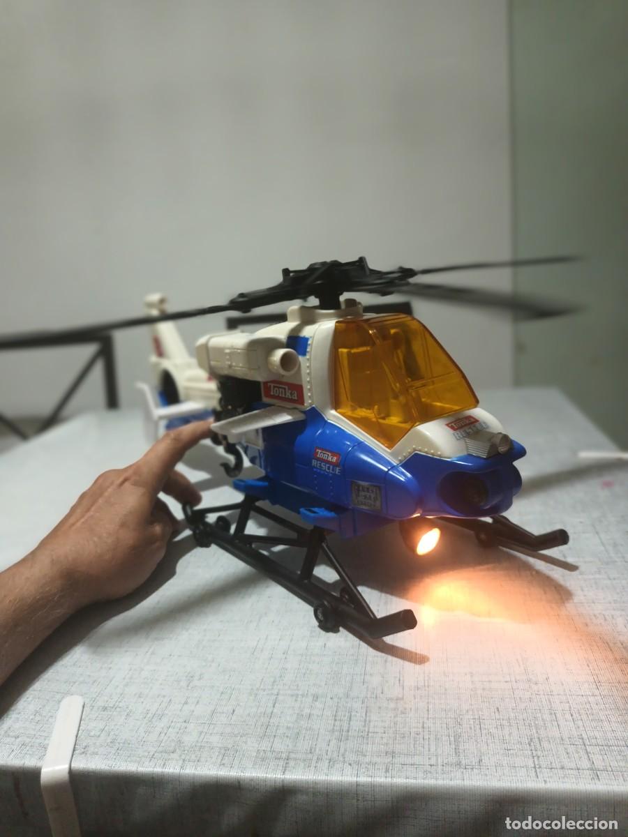 Juguetes antiguos: GRAN HELICOPTERO DE RESCATE TONKA CON GIRO DE HELICE Y LUZ. 48 CMS.