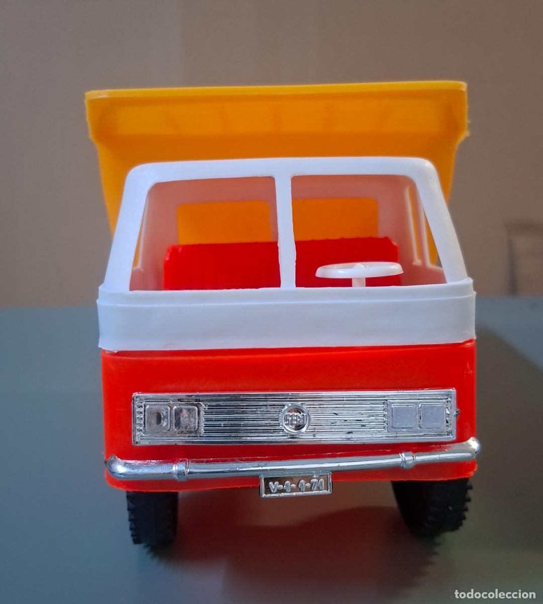 Juguetes antiguos: CAMI&Oacute;N VOLQUETE PLASTICO A&Ntilde;OS 70 - DELANTE PONE SEAT, 25 CM LARGO - VER DESCRIPCI&Oacute;N ..A3576