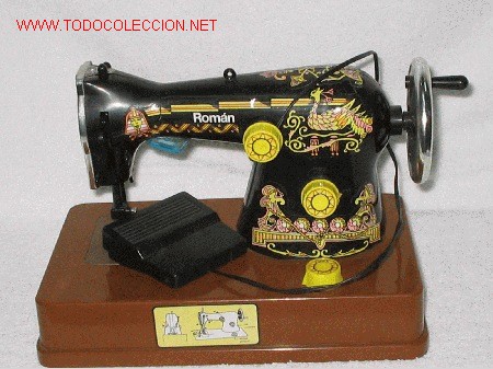 Juguetes antiguos de hojalata: Maquinita de coser de pl&aacute;stico - Foto 1