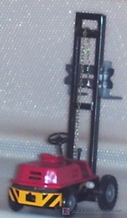 Juguetes antiguos de hojalata: Maquina elevadora - Foto 3