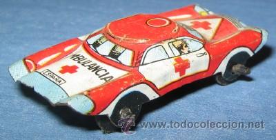 Juguetes antiguos de hojalata: AMBULANCIA EN MINIATURA, DE LATA - Foto 1