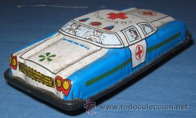 Juguetes antiguos de hojalata: AMBULANCIA DE LATA Y PL&Aacute;STICO - Foto 1