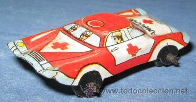 Juguetes antiguos de hojalata: AMBULANCIA EN MINIATURA, DE LATA - Foto 2