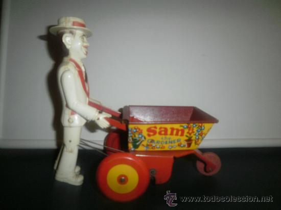 Juguetes antiguos de hojalata: SAM (THE GARDENER) - Foto 1