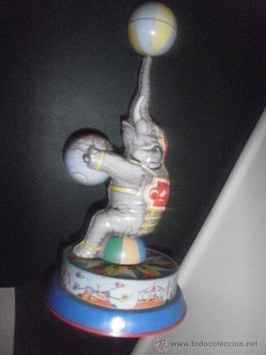 Juguetes antiguos de hojalata: ELEFANTE CON BOLA - Foto 2