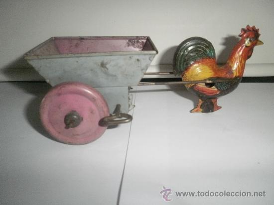 Juguetes antiguos de hojalata: GALLINA CON CARRETA - Foto 1