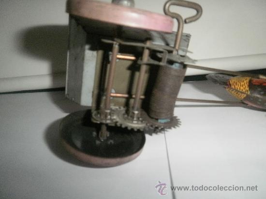 Juguetes antiguos de hojalata: GALLINA CON CARRETA - Foto 5