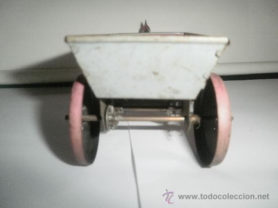 Juguetes antiguos de hojalata: GALLINA CON CARRETA - Foto 4