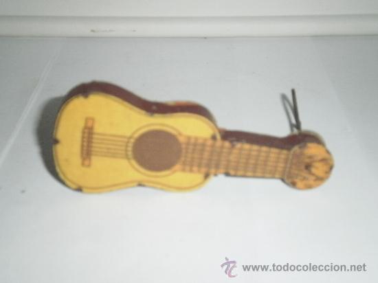 Juguetes antiguos de hojalata: CARRACA DE RICO - GUITARRA - Foto 1