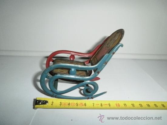 Juguetes antiguos de hojalata: PRECIOSA MECEDORA DE RICO   EN - Foto 2