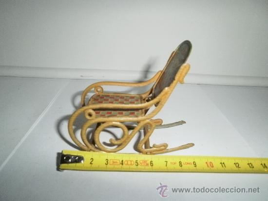 Juguetes antiguos de hojalata: PRECIOSA MECEDORA DE RICO   EN - Foto 2