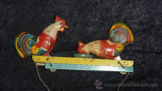 Juguetes antiguos de hojalata: Gallinas de hojalata de juguete, se mueven. Antiguas. - Foto 2 - 31050069