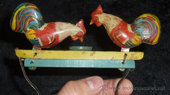 Juguetes antiguos de hojalata: Gallinas de hojalata de juguete, se mueven. Antiguas. - Foto 3 - 31050069