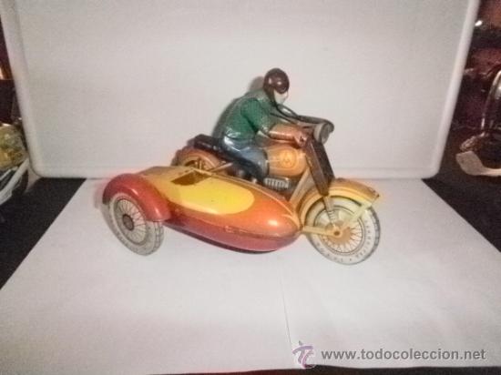 Juguetes antiguos de hojalata: MOTO CON SIDECAR FUREING - Foto 1