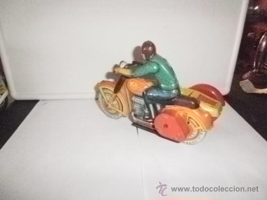 Juguetes antiguos de hojalata: MOTO CON SIDECAR FUREING - Foto 4