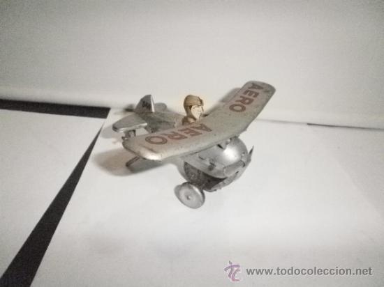 Juguetes antiguos de hojalata: AVION HOJALATA CON MU&Ntilde;ECO - Foto 3