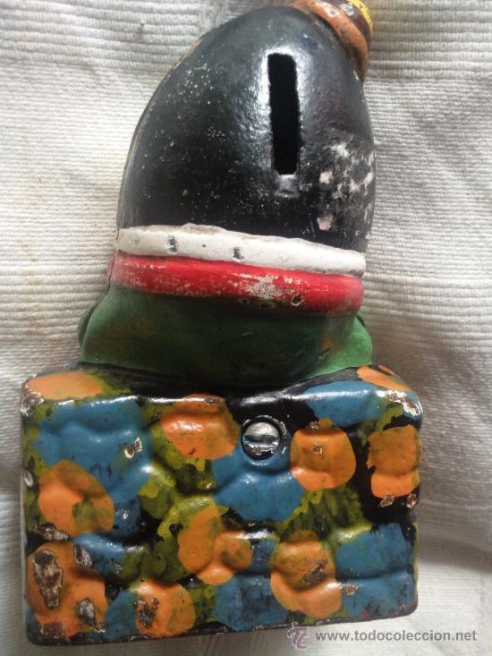 Juguetes antiguos de hojalata: Muy antigua hucha de hierro - Foto 3