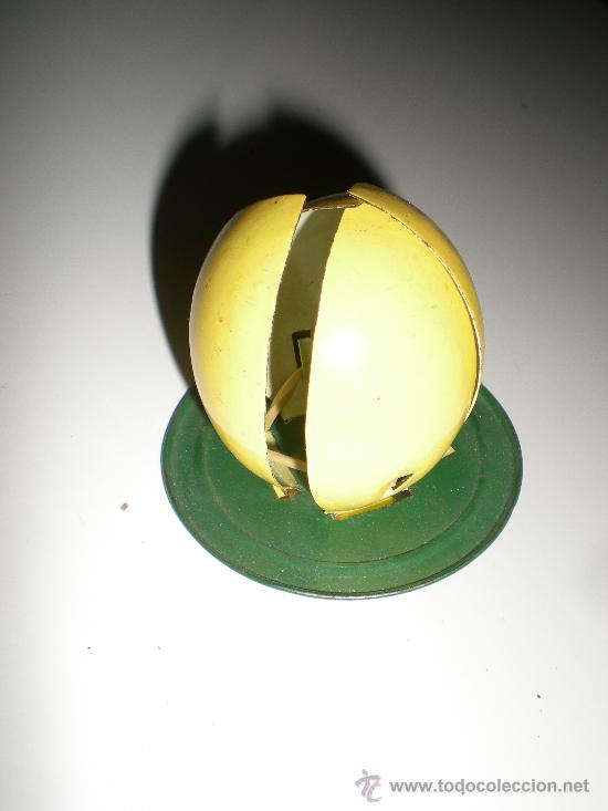 pueblo Leche autor huevo que se abre y sale pollito de hojalata a - Compra venta en  todocoleccion