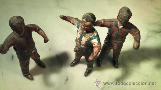 Juguetes antiguos de hojalata: mu&ntilde;ecos de metegol de plomo antiguos - Foto 1