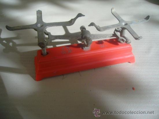 Juguetes antiguos de hojalata: mu&ntilde;eca complementos balanza marca joal - Foto 1