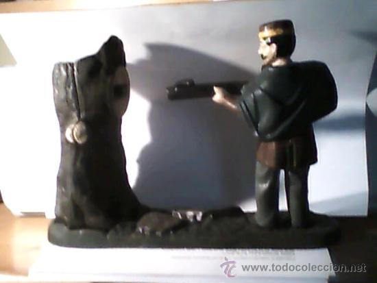 Juguetes antiguos de hojalata: HUCHA DE HIERRO ANTIGUA REPINTADA - Foto 2