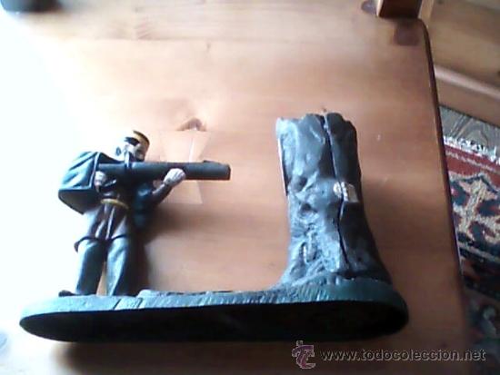 Juguetes antiguos de hojalata: HUCHA DE HIERRO ANTIGUA REPINTADA - Foto 7