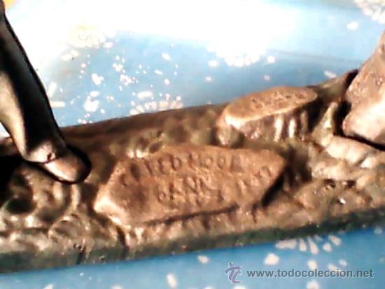 Juguetes antiguos de hojalata: HUCHA DE HIERRO ANTIGUA REPINTADA - Foto 8