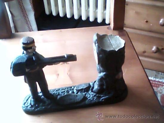 Juguetes antiguos de hojalata: HUCHA DE HIERRO ANTIGUA REPINTADA - Foto 10
